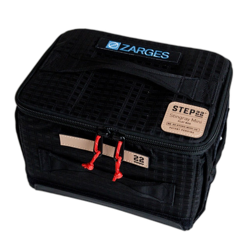 Step 22 Stingray Flat Box Mini, black grid fabric with ZARGES patch, tan label and red zipper pulls