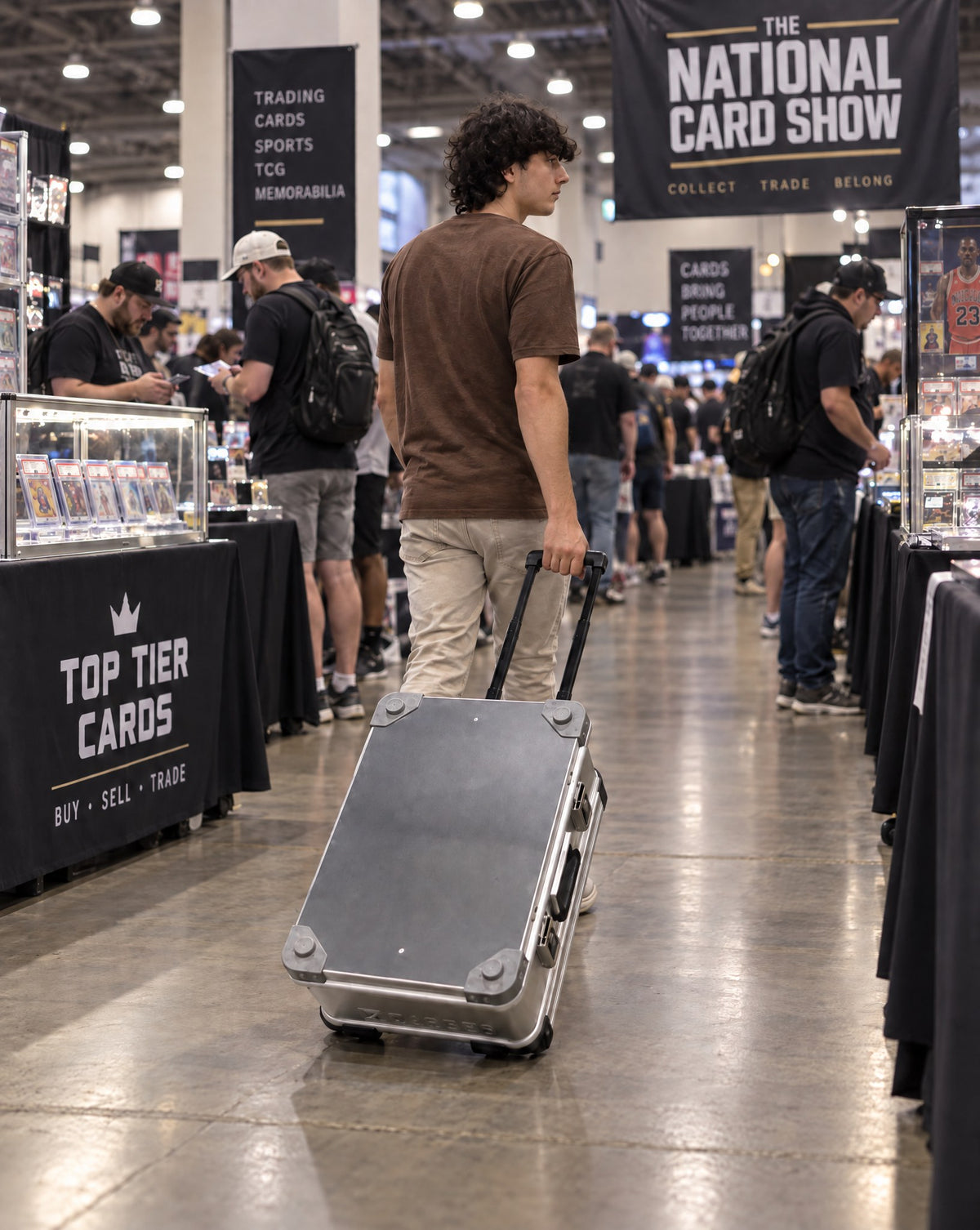 ZARGES VOYAGER card collector case in use: trade show