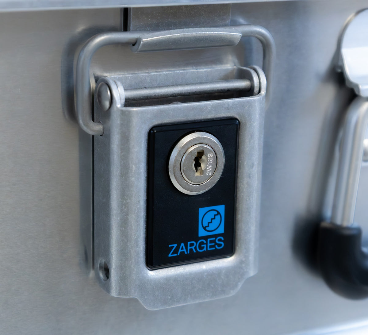 ZARGES VOYAGER Open Edition, lock on latch